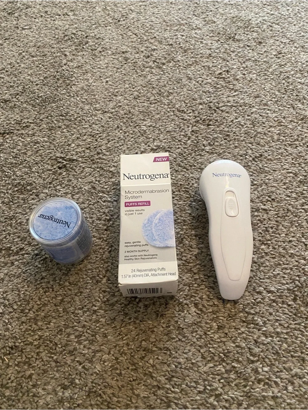 Neutrogena White and Light Blue Microdermabrasion Kit with Refill Puffs
